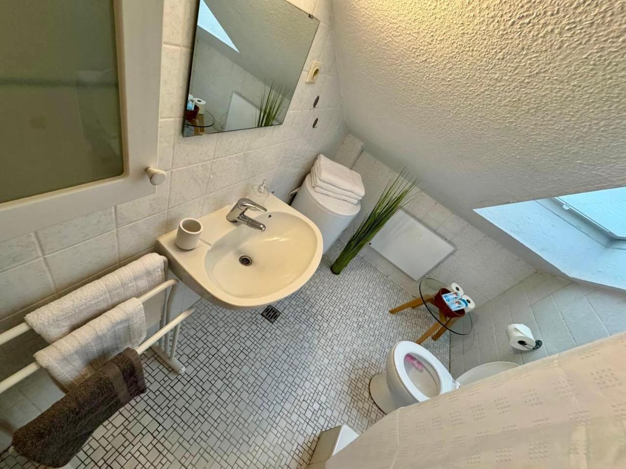 Marienhaus Apartment - Zentral, Parken, Netflix, Kontaktloses Einchecken Вупперталь Екстер'єр фото